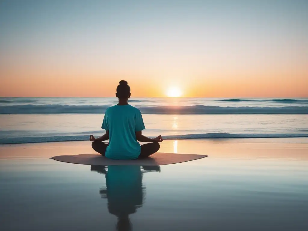 Terapia mindfulness para salud mental: persona meditando en playa tranquila al atardecer